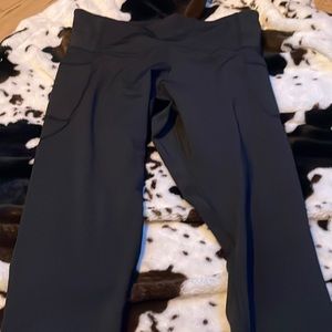 black leggings with side pockets